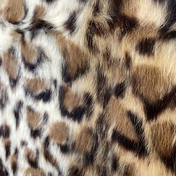 Gorgeous Cejion fur vest.  Animal print. Like New.  Medium.  Glam. Luxe. - Picture 7 of 7